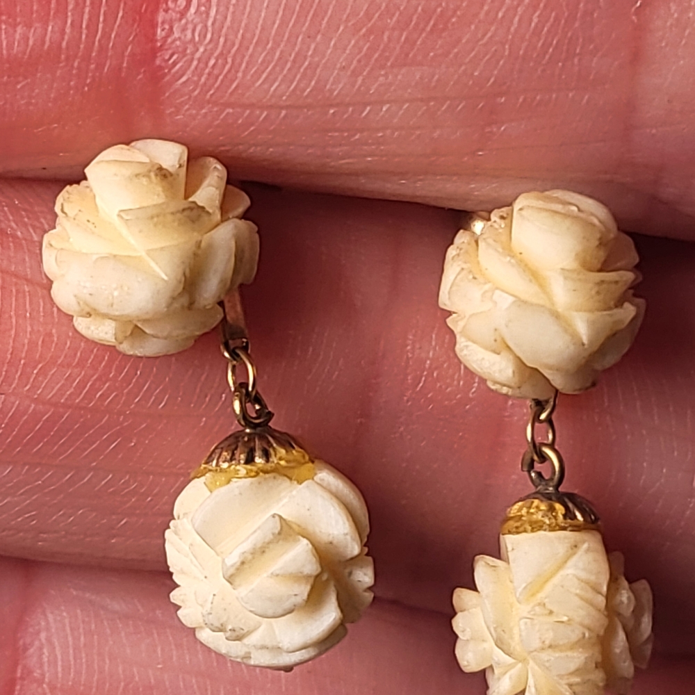 Vintage Carved Cream Floral Earrings - Picture 3 of 3